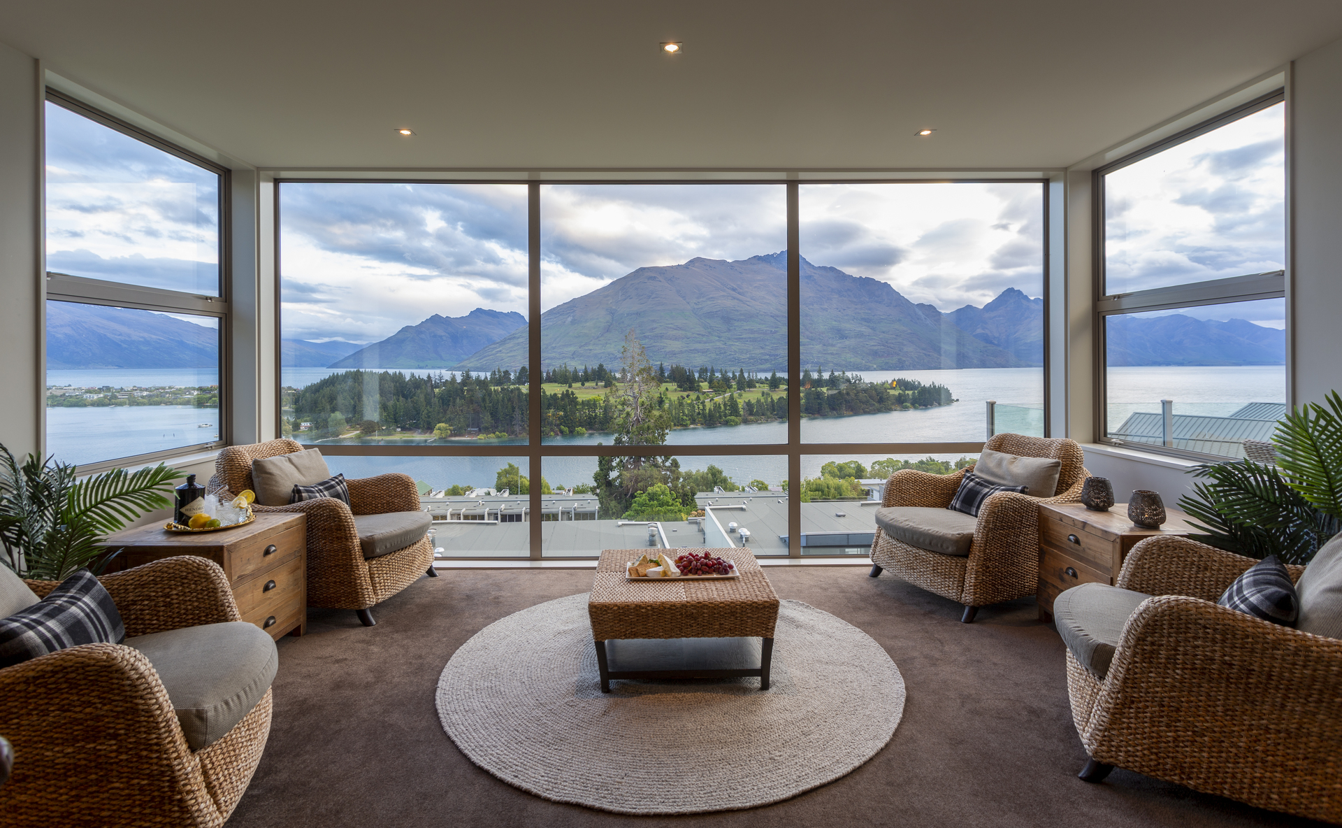 Panorama View holds a commanding position on Queenstown Hill with 180-degree v